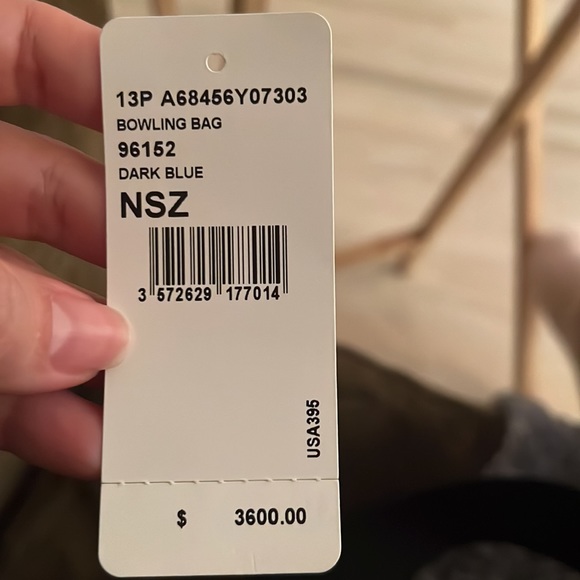 Large Chanel handbag, pet & smoke free home. Wore it a handful of times. - Picture 3 of 12